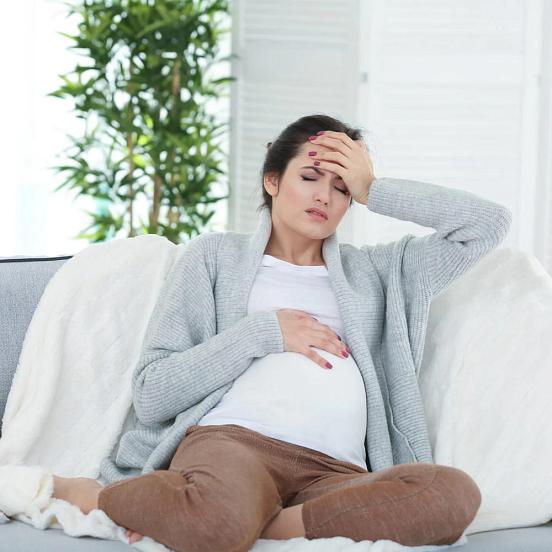 Приливы при беременности: причины, симптомы, лечение